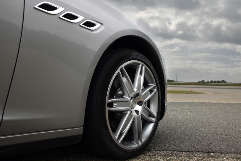 2014 Maserati Quattroporte Pictures 19 Photos Edmunds