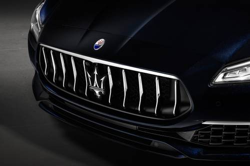 2021 Maserati Quattroporte S Q4 GranLusso Sedan Front Badge