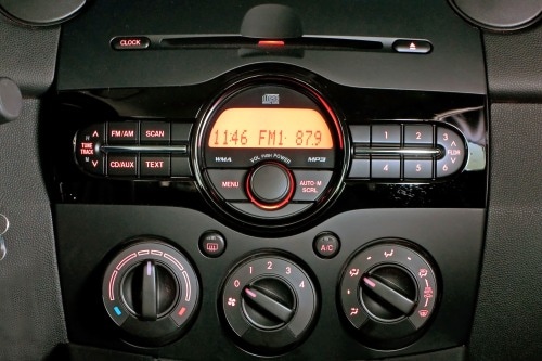 2013 Mazda 2 Touring 4dr Hatchback Center Console