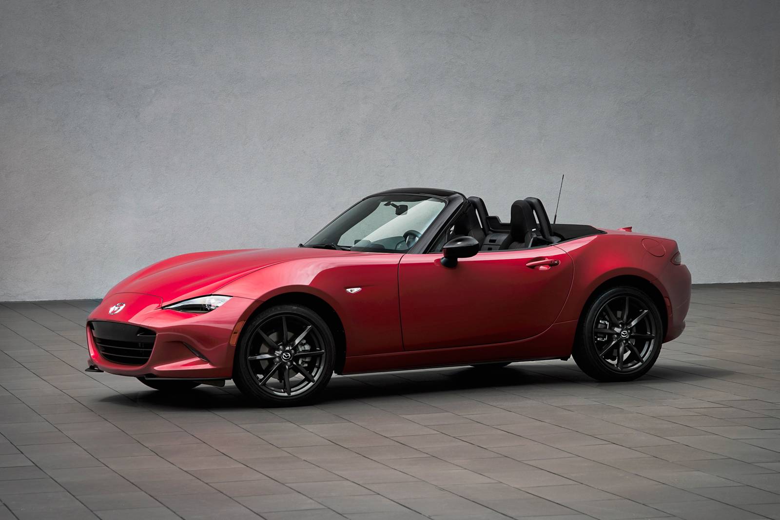 2018 Mazda MX-5 Miata RF Review & Ratings | Edmunds