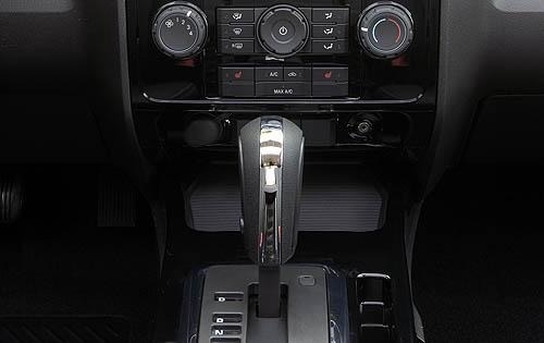 2008 Mazda Tribute s Grand Touring Center Console