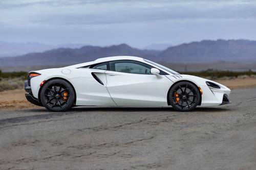 McLaren Artura Coupe Profile
