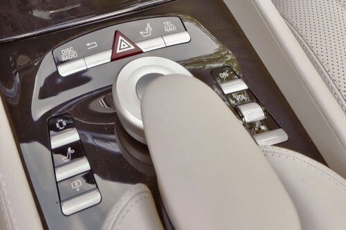 2012 Mercedes-Benz CL-Class CL550 4MATIC Coupe Center Console