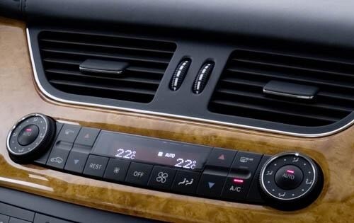 2009 Mercedes-Benz CLS-Class CLS550 Center Console