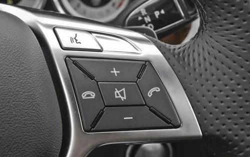 2012 Mercedes-Benz CLS-Class CLS550 Steering Wheel Button Detail