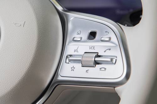 Mercedes-Benz CLS-Class CLS 450 4MATIC Sedan Aux Controls