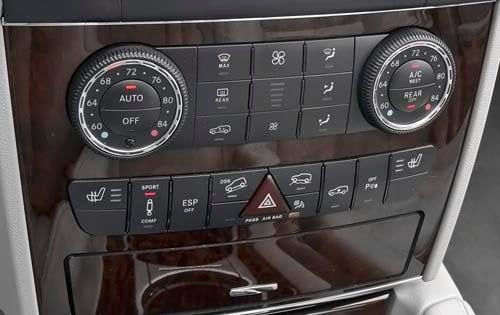 2010 Mercedes-Benz GL-Class GL350 BlueTEC Center Console