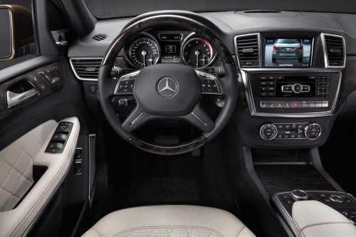 2015 Mercedes-Benz GL-Class GL550 4MATIC 4dr SUV Steering Wheel Detail