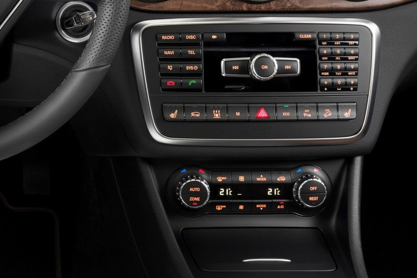 2017 Mercedes-Benz GLA-Class GLA250 4MATIC 4dr SUV Center Console