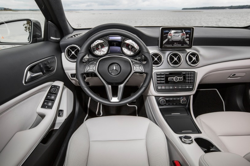 2017 Mercedes-Benz GLA-Class GLA250 4MATIC 4dr SUV Steering Wheel Detail