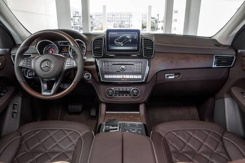 2016 Mercedes-Benz GLE-Class GLE 550e 4MATIC 4dr SUV Dashboard. European Model Shown.
