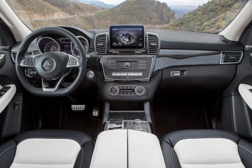 2017 Mercedes-Benz GLE-Class GLE550e 4MATIC 4dr SUV Dashboard. Euro Spec Shown.
