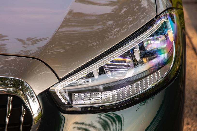 Mercedes-Benz Maybach S 580 4MATIC Sedan Headlamp Detail