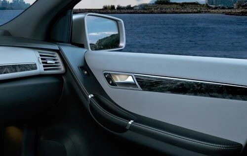 2011 Mercedes-Benz R-Class R350 BlueTEC Door Detail Shown