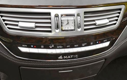2012 Mercedes-Benz S-Class S350 BlueTEC Center Console