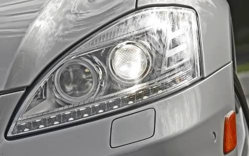 2010 Mercedes-Benz S-Class S400 Hybrid Headlamp Detail Shown