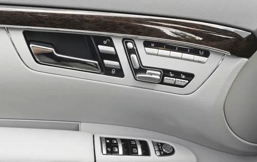2010 Mercedes-Benz S-Class S400 Hybrid Door Detail Shown