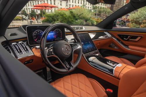 Mercedes-Benz S-Class S 500 4MATIC Sedan Steering Wheel Detail