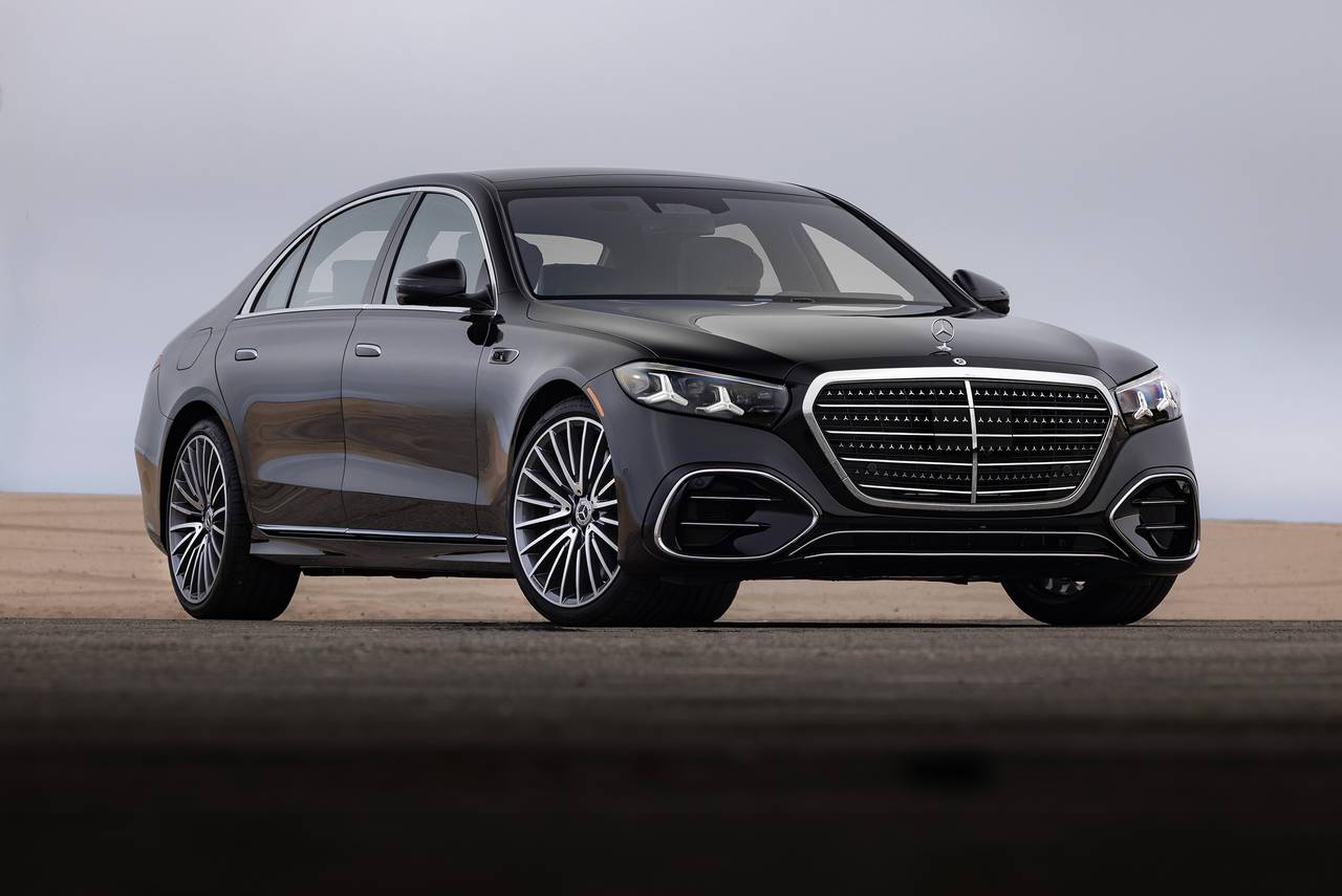 The Sanctuary of Standard: Why the 2027 Mercedes-Benz S580 Refuses to Yield — Reviews