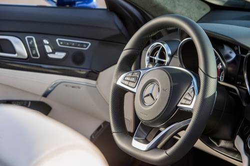Mercedes-Benz SL-Class SL 550 Convertible Steering Wheel Detail