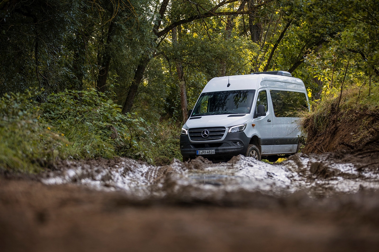 2023 Mercedes-Benz Sprinter Loses the V6 but Gains a Much More Powerful Diesel