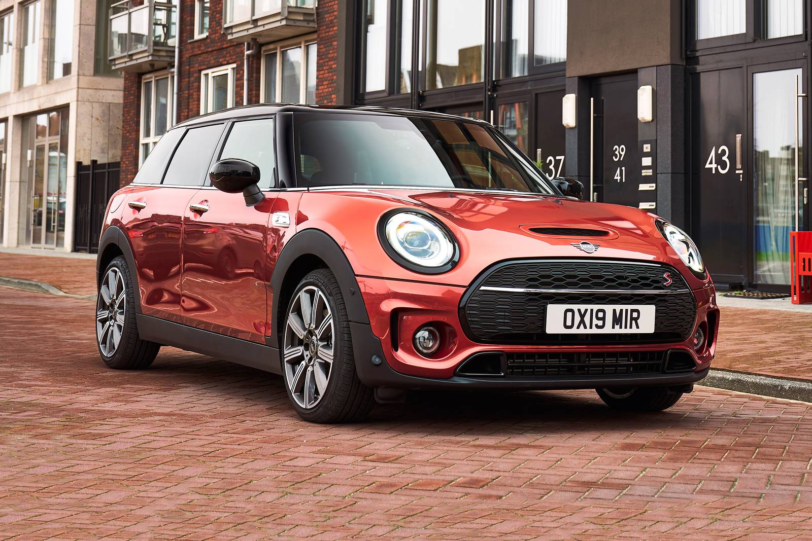 BMW MINI特注 MINI COOPER Clubman 2021-mini-cooper-clubman-jcw-