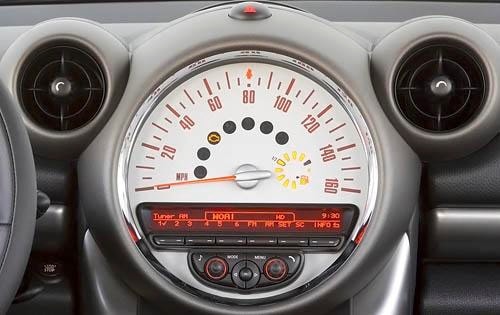 2011 MINI Cooper Countryman Speedometer detail