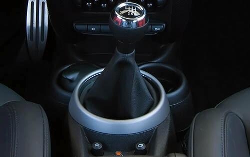 2011 MINI Cooper Countryman S Shifter Detail