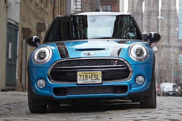 The 2016 MINI Cooper The 2016 MINI Cooper