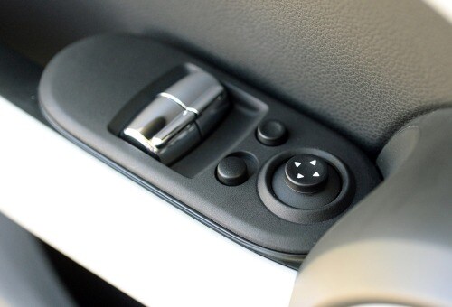 2017 MINI Hardtop 2 Door Cooper 2dr Hatchback Interior Detail