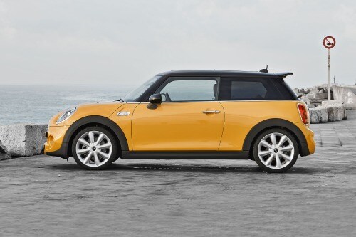 2018 MINI Hardtop 2 Door Cooper S 2dr Hatchback Profile. Options Shown.