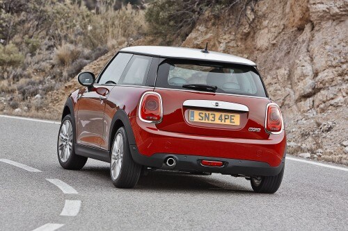 2018 MINI Hardtop 2 Door Cooper 2dr Hatchback Exterior. Options Shown.