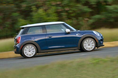 2018 MINI Hardtop 2 Door Cooper 2dr Hatchback Profile. Options Shown.