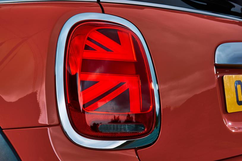 2019 MINI Hardtop 2 Door Pictures - 125 Photos | Edmunds