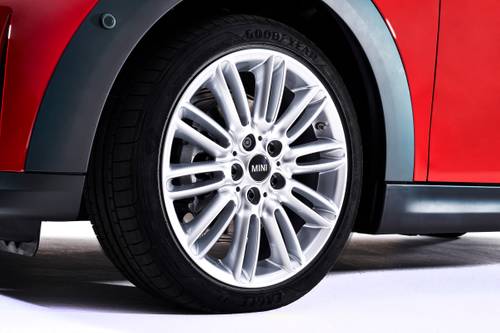 2023 MINI Hardtop 2 Door Cooper Classic 2dr Hatchback Wheel