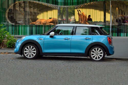 2018 MINI Hardtop 4 Door Cooper S 4dr Hatchback Profile. Options Shown.