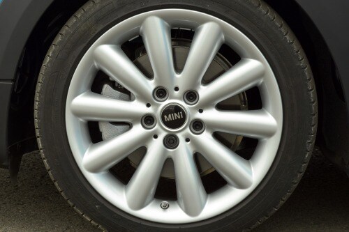 2018 MINI Hardtop 4 Door Cooper S 4dr Hatchback Wheel. Options Shown.