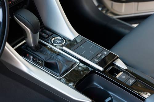 2020 Mitsubishi Eclipse Cross SEL 4dr SUV Shifter