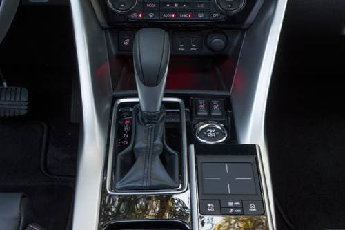2020 Mitsubishi Eclipse Cross SEL 4dr SUV Shifter