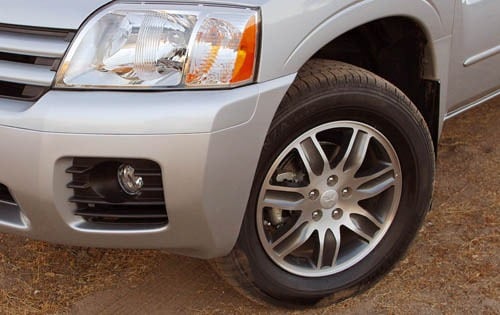 2004 Mitsubishi Endeavor Limited Wheel Detail