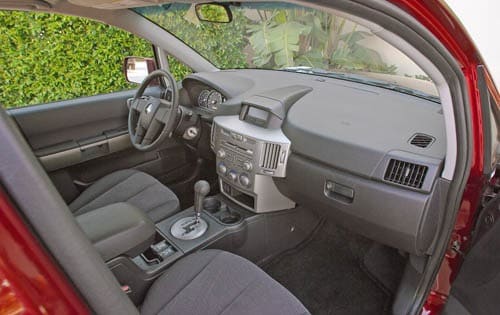 2004 Mitsubishi Endeavor XLS Interior