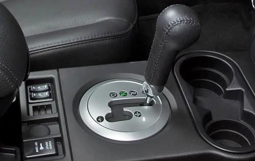 2011 Mitsubishi Endeavor SE Center Console