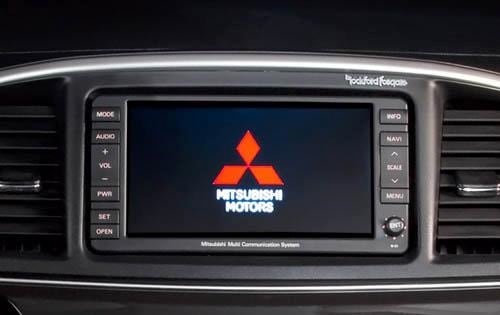 2011 Mitsubishi Lancer Evolution MR Center Console