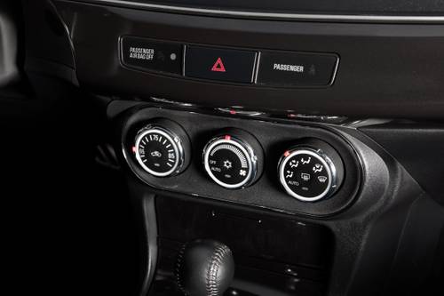 2013 Mitsubishi Lancer Evolution MR Sedan Center Console