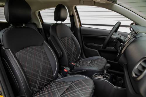 Mitsubishi Mirage SE 4dr Hatchback Interior