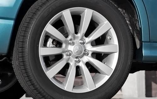 2011 Mitsubishi Outlander Sport SE Wheel Detail