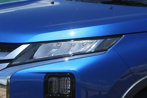 2024 Mitsubishi Outlander Sport 2.4 SEL 4dr SUV Headlamp Detail