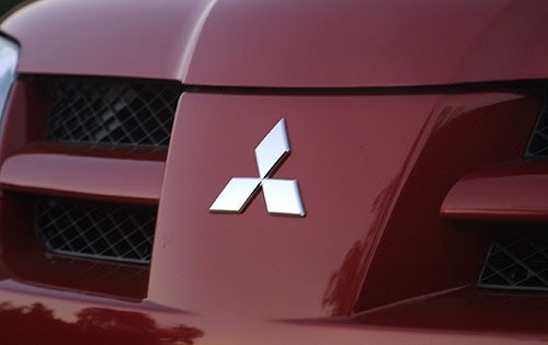 2003 Mitsubishi Outlander Front Badging