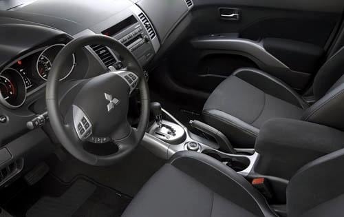 2011 Mitsubishi Outlander SE Interior