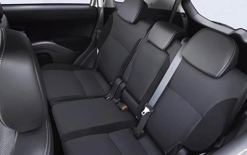 2011 Mitsubishi Outlander SE Rear Interior